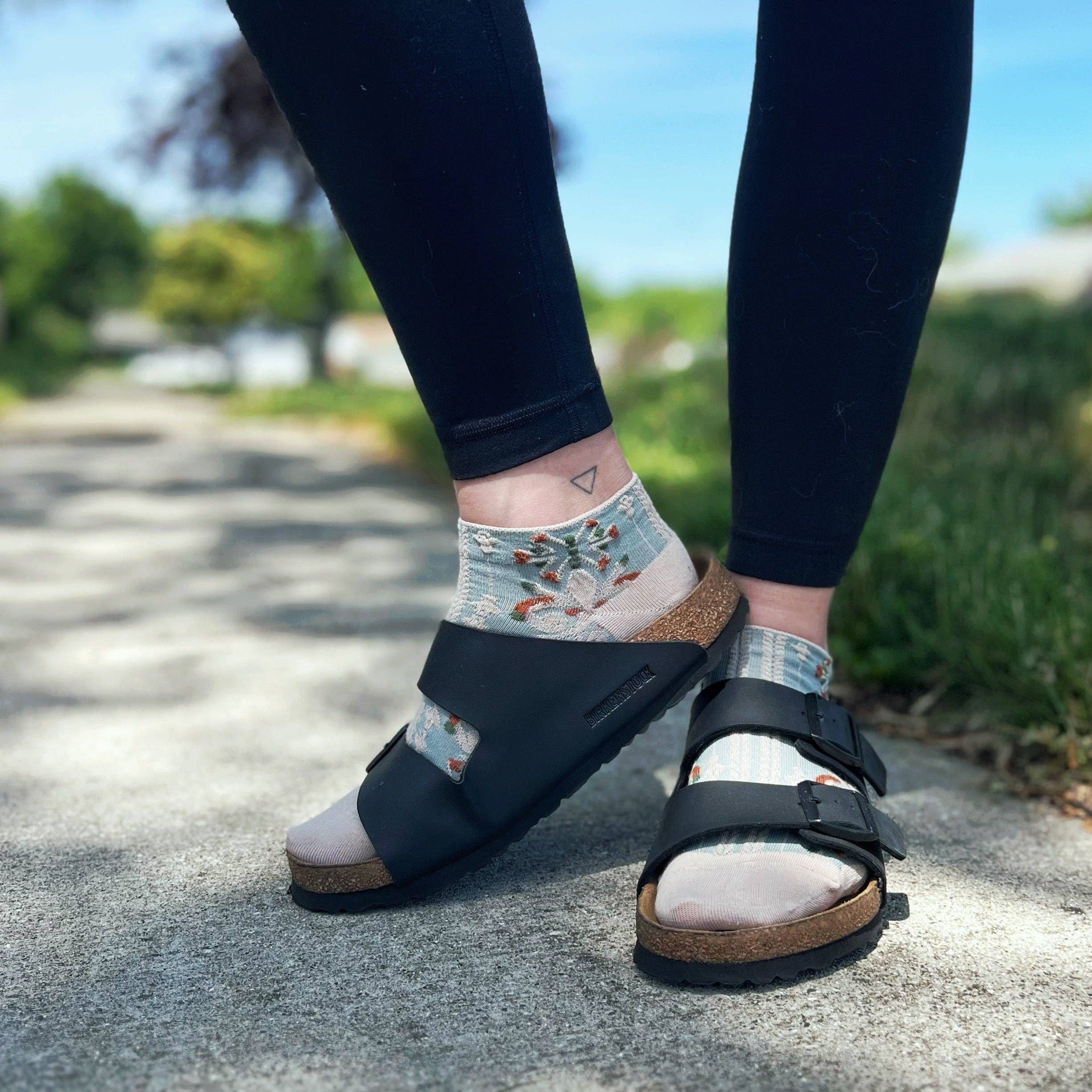 Daisy Dunes - Wholesale Socks - Women's - Haden Floral Ankle Socks1