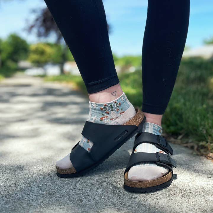 Daisy Dunes - Wholesale Socks - Women's - Haden Floral Ankle Socks1