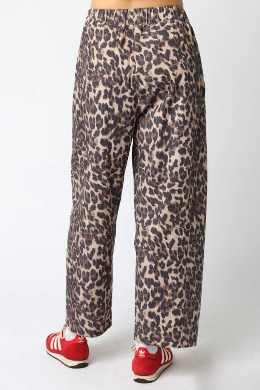 Leopardo marrom Calças Leopard Kate para venda a revendedores na Faire2