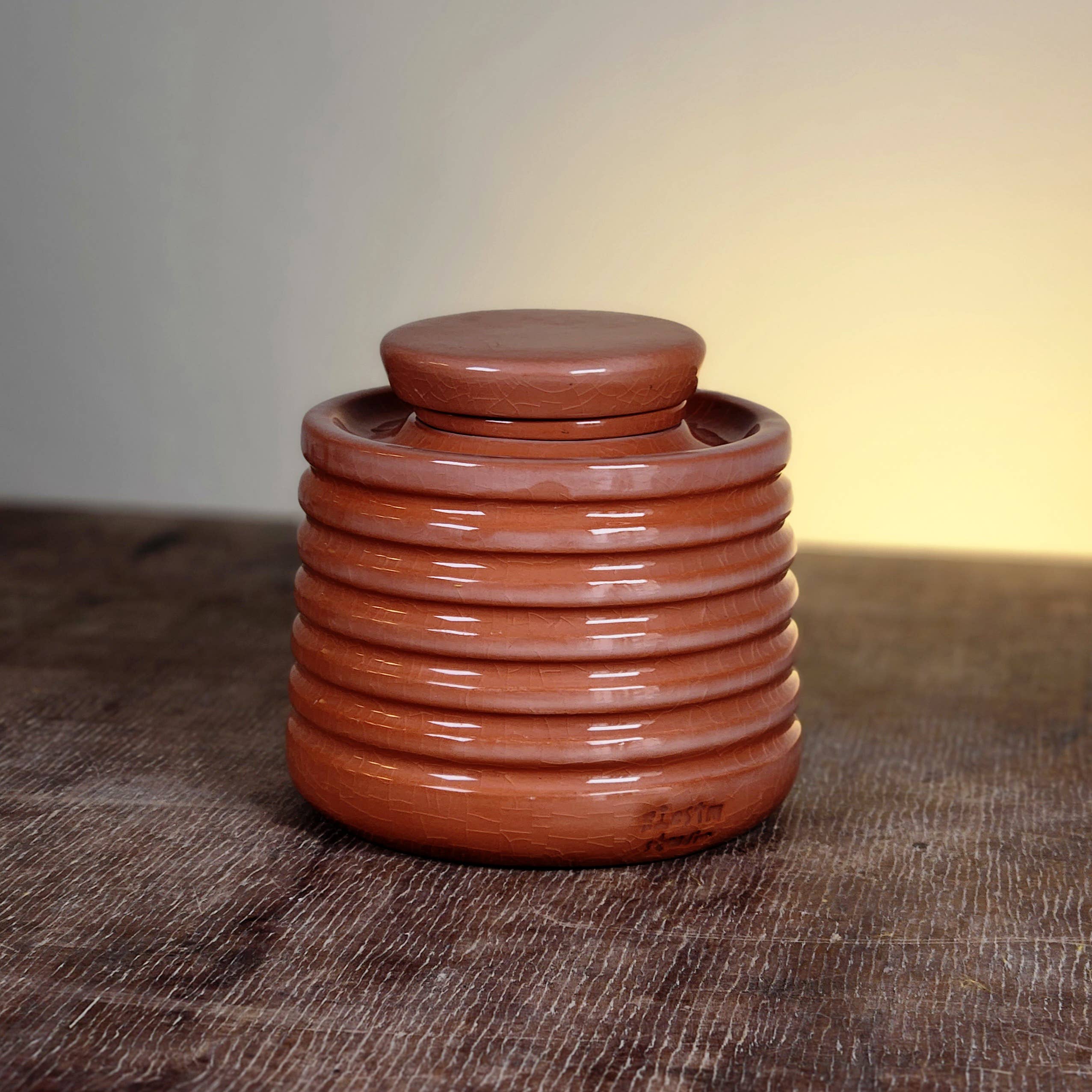 Siesta Studio – wholesale Fire pit – Ceramic Tabletop Fireplace (Red)3