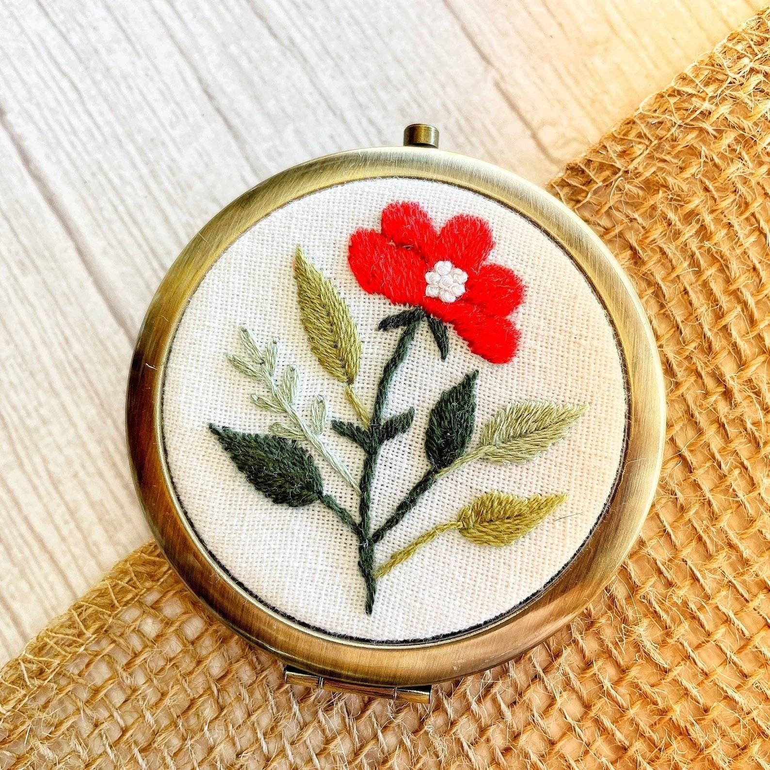 Quince Fables - Wholesale Compact Mirror - Floral Embroidered Compact Mirror, Collection Brooklyn ✅2