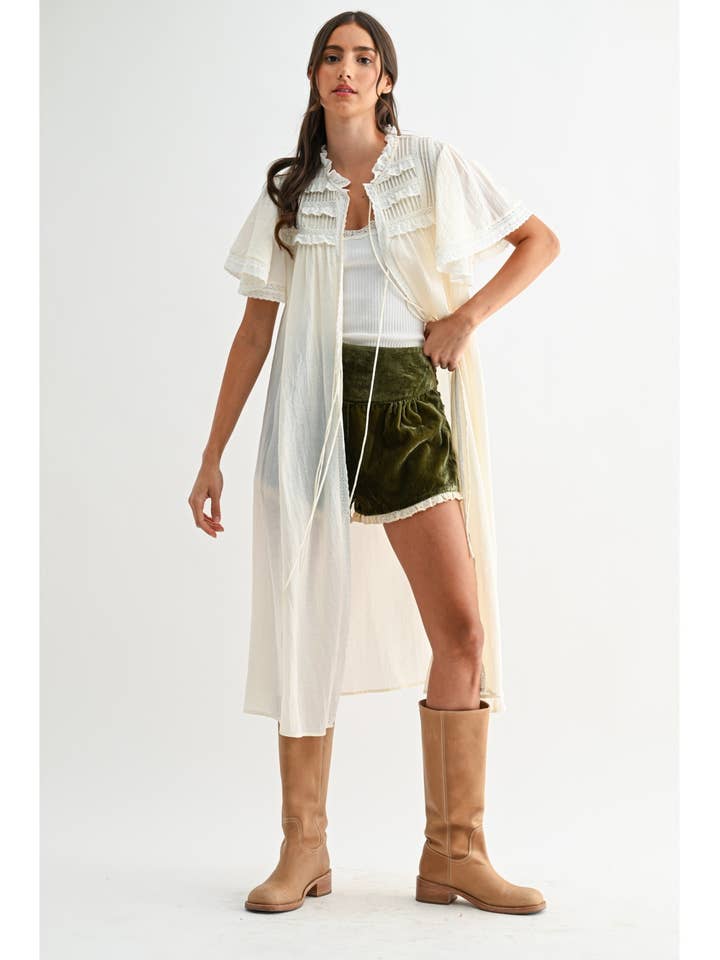 KIMONO VINTAGE AVEC VOLANTS, NŒUD SUR LE DEVANT ET DENTELLE pour la vente par Camellia