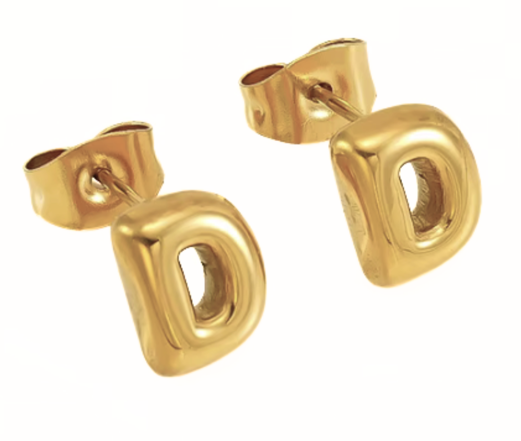 Gult guld HoopLa boblebogstav mini ørestikker i stål med 18K guld for engroshandel på Faire5