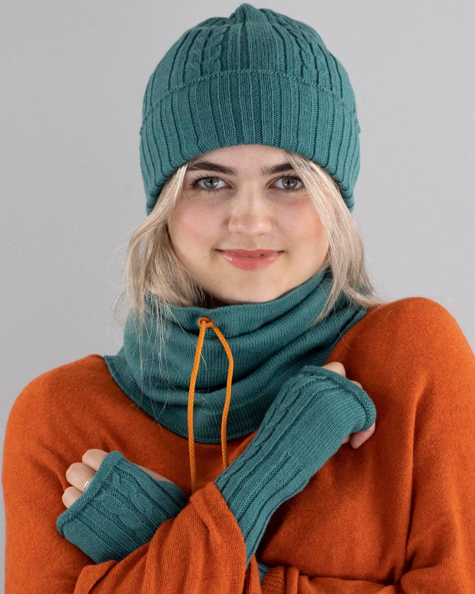 Cadenza Italy Ltd – wholesale Halsduk - Dam – 100% Merinoull Dragsko Snood0