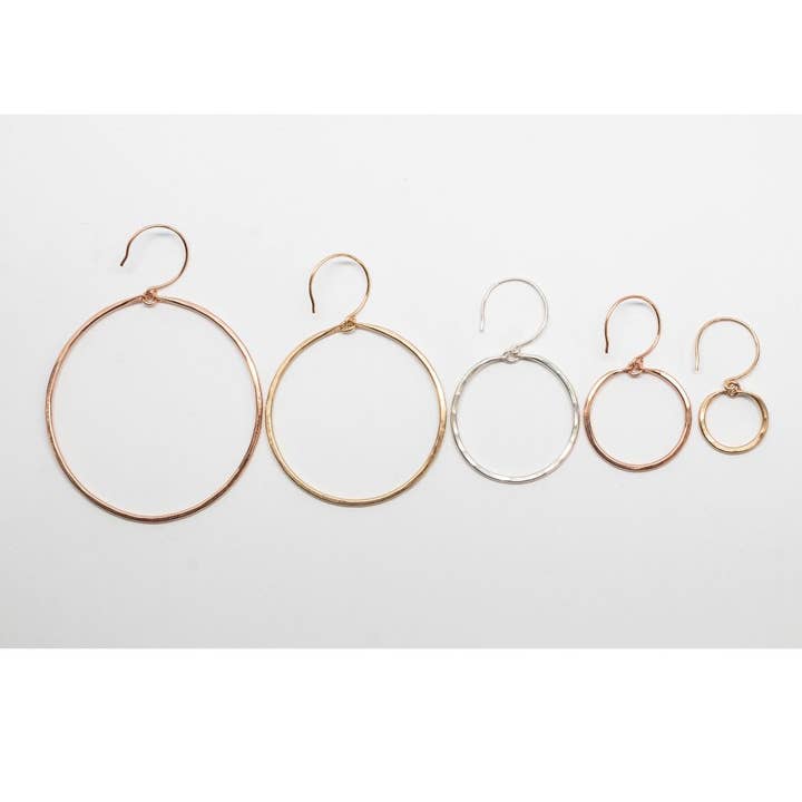 Weit gehämmerte Hoops - Fünf Größen und drei Metalle für den Großhandel von Tumbleweed Shop and Studio LLC