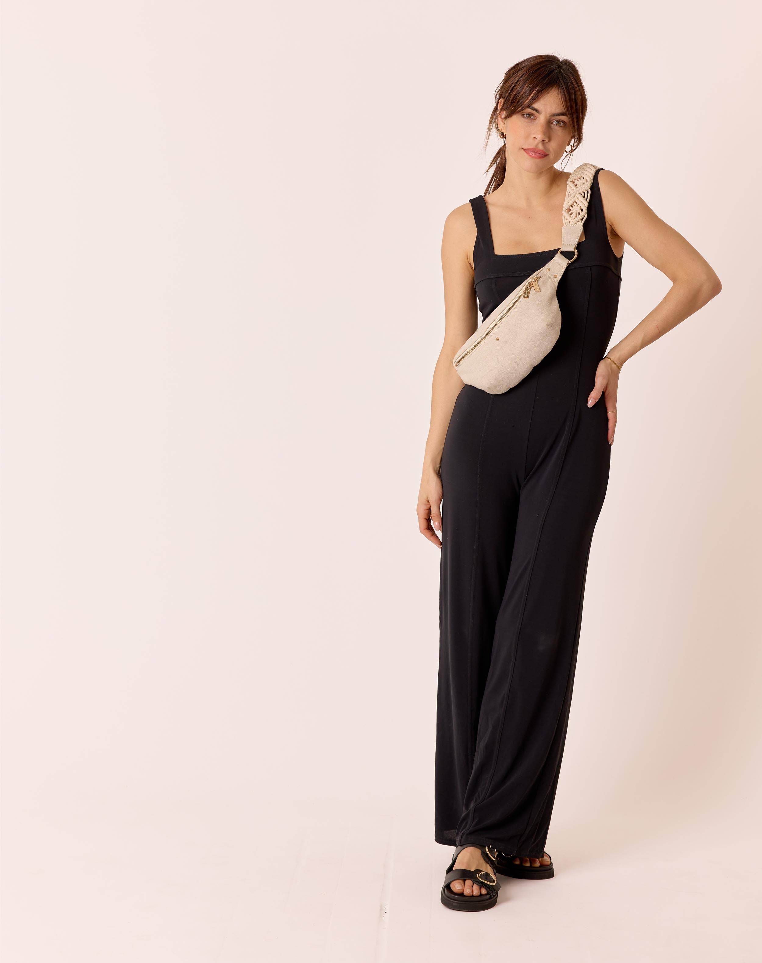 Maradji – wholesale Midjeväska - Dam – Banana bag i linne med macramé, modell Nicole2