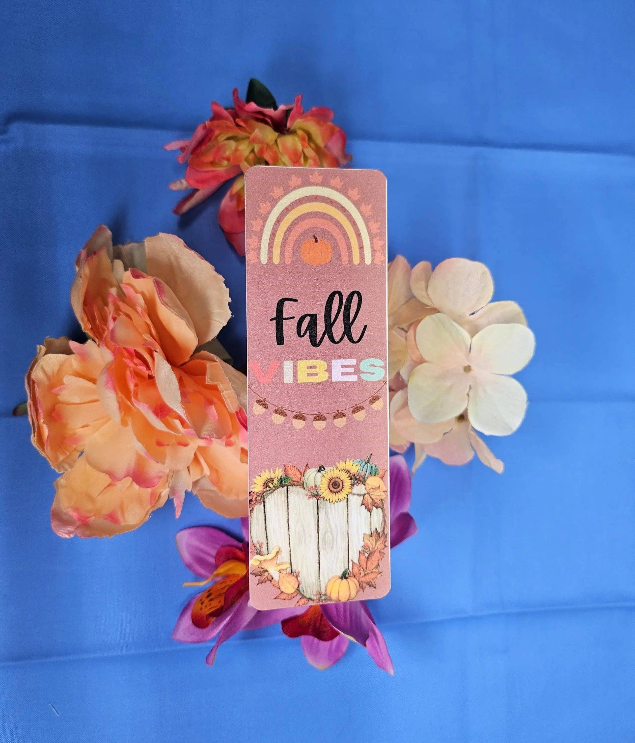 Autumnmist Boutique – Engroshandel Bogmærke – Efterårsstemning Lamineret Bogmærke: Rustik Efterårsdekoration1