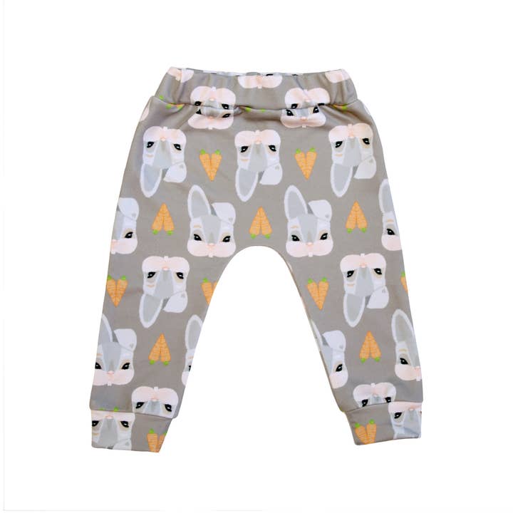 Pantalones harén estampados con conejito y corazón de zanahoria para venta al por mayor de Olly & Arya