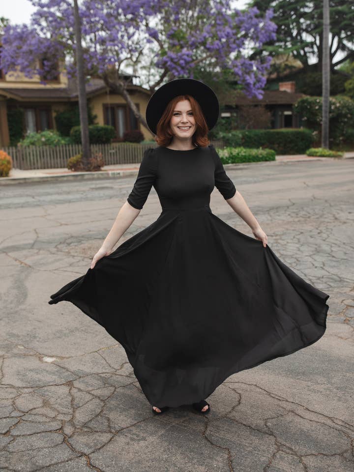 Jennafer Grace - Wholesale Dress - Women's - Black Reversible Fitted Maxi Dress1