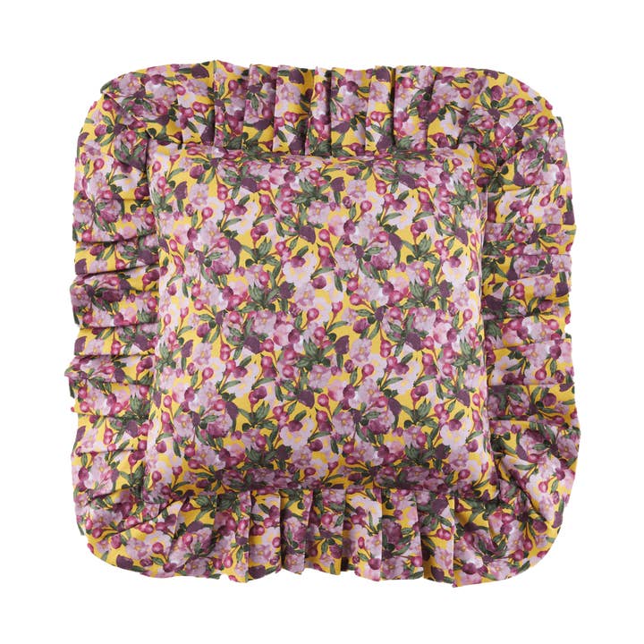 Capa de Almofada com Folhos Romance is Dead Amarelo por atacado de Sophie Williamson Design