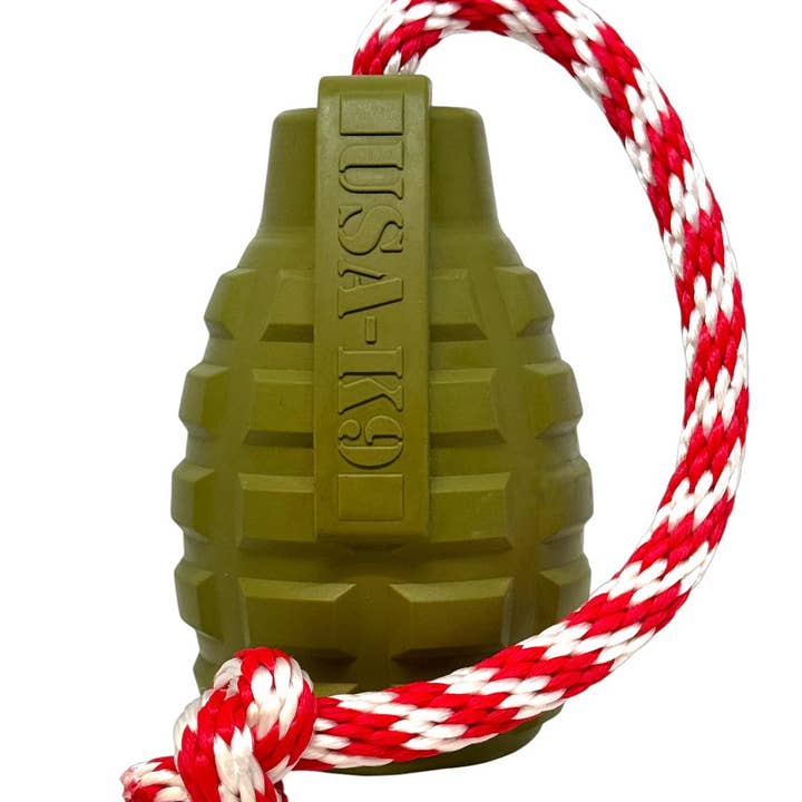 USA-K9 Granaatvormig Rubber Hondenspeelgoed - Kauw-, Traktatieverdeler & Trekspeelgoed | USA - Legergroen voor wholesale door SodaPup Dog Toys
