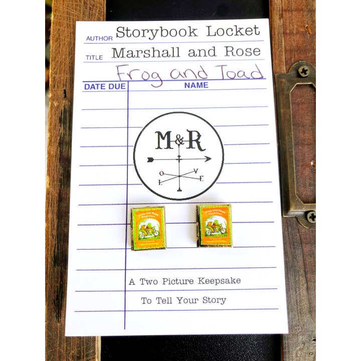 Pendientes Libro Relicario Sapo y Sepo, inseparables para venta al por mayor de Marshall and Rose