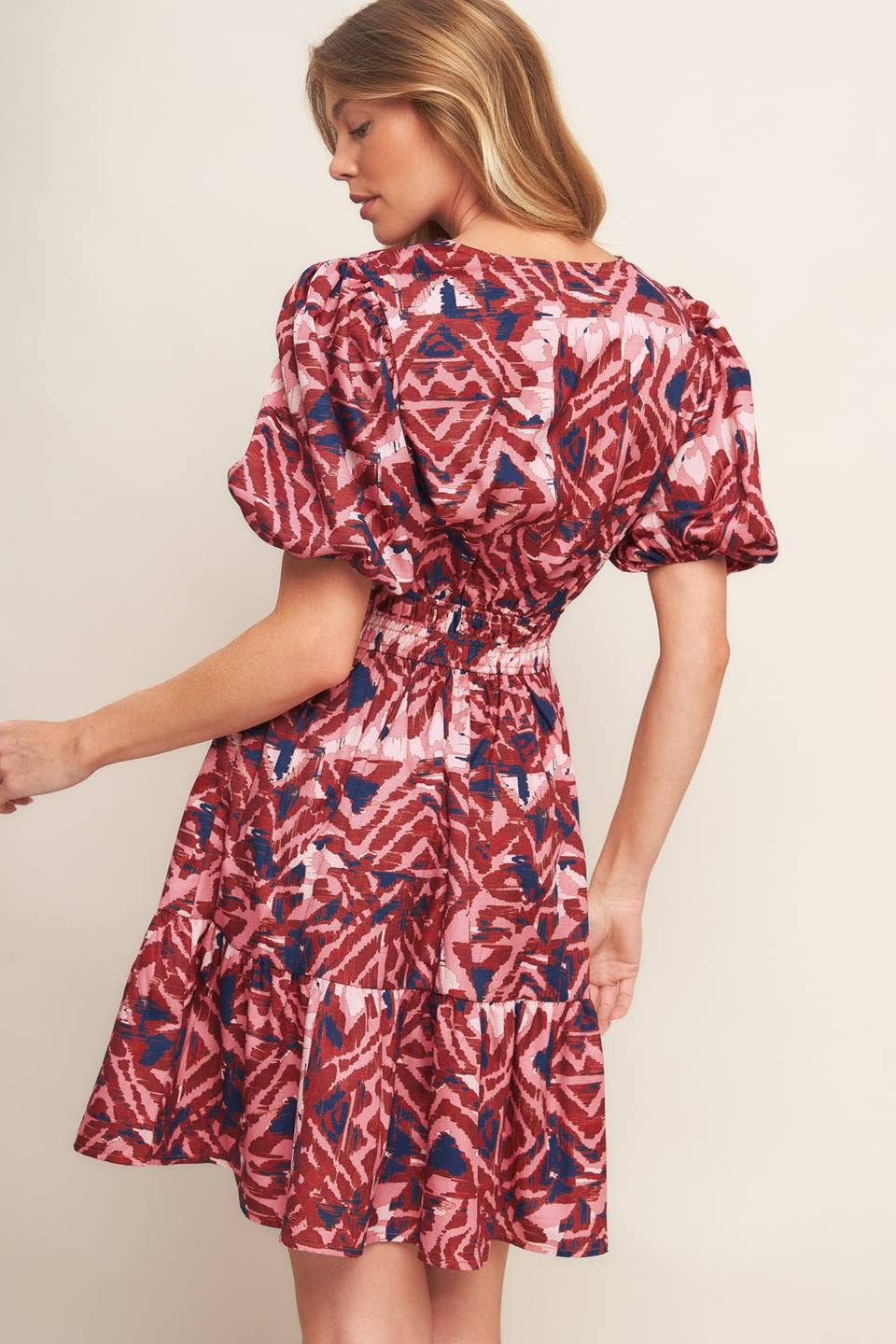 BRUN MARINBLÅ En tryckt vävd miniklänning - ID21505 för wholesale på Faire4