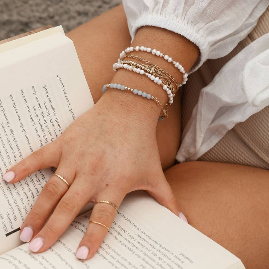 True by Kristy Jewelry - Vente Bracelet de perles - Bracelet doré orné de perles d'angélite bleue2