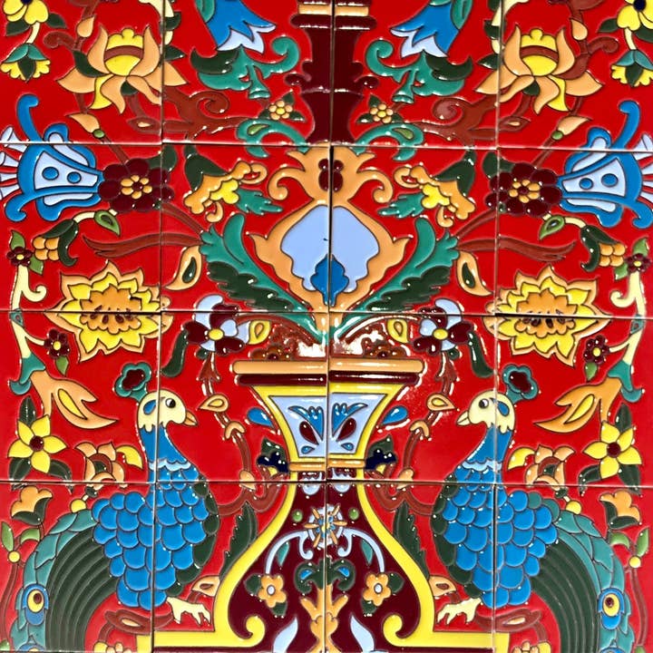 Pavoreal Rojo muurschildering voor wholesale door Place of Clay