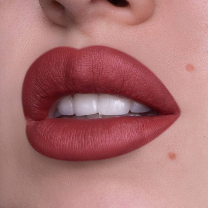 Rouge à lèvres liquide Poppy pour la vente par Citrouille Cosmetics