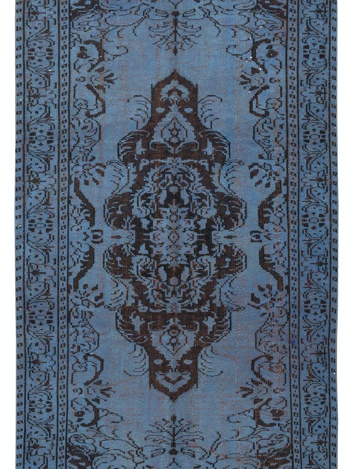 Alfombra turca contemporánea hecha a mano de 5.2x8.8 pies en azul para venta al por mayor de Rug Specialist LLC.