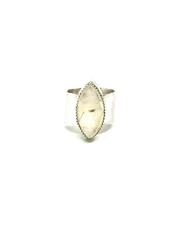 Dikke maanstenen ring voor wholesale door SchaeferWorks Jewelry