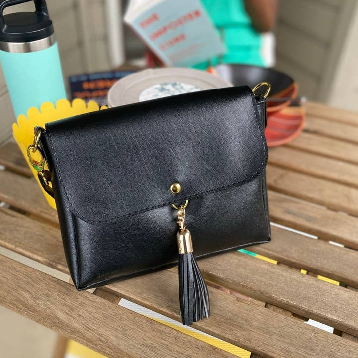 Black Crossbody Bag for wholesale by FifteenAndFifteen