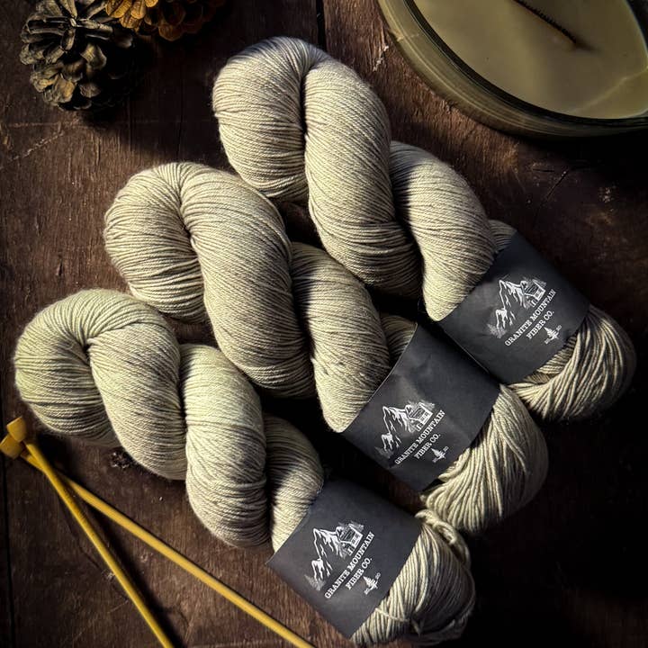 Brosse à armoise pour la vente par Granite Mountain Fiber Co.