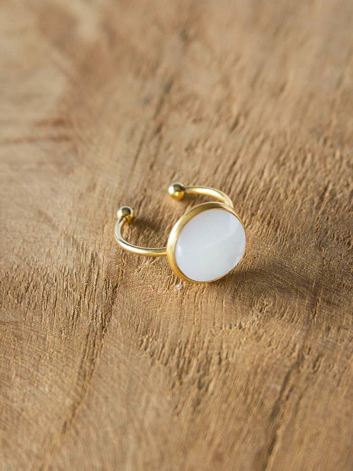 Bague Rosie - Nacre pour la vente par SIKA BIJOUX