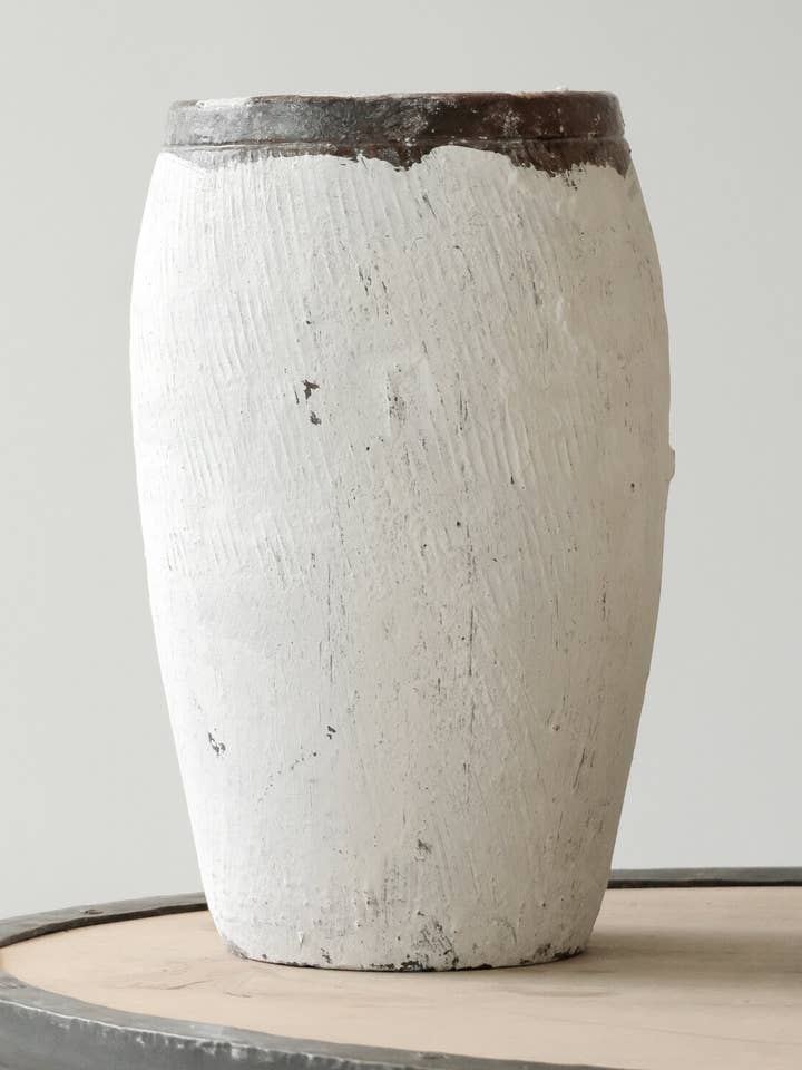 vase à saké antique pour la vente par Bella Cucina Artful Living