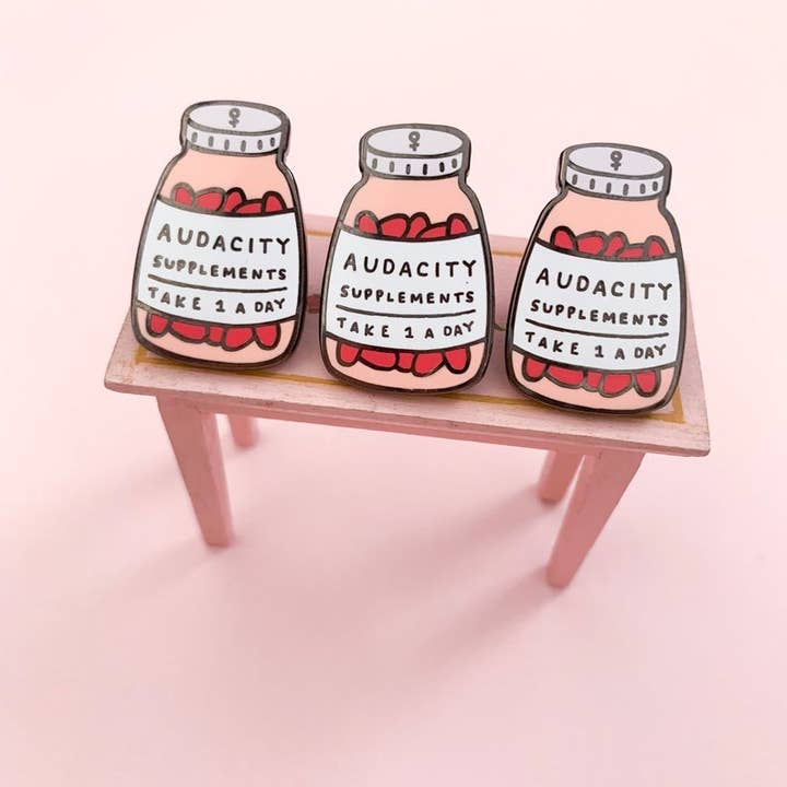 Little Woman Goods - Vendita all'ingrosso Spilla da bavero - Spilla smaltata Audacity Supplements, un potente regalo femminista2
