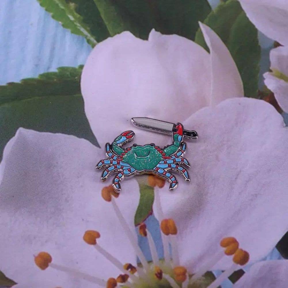 Ashlen – wholesale Lapel pin/button – STABBY CRAB ENAMEL PIN3