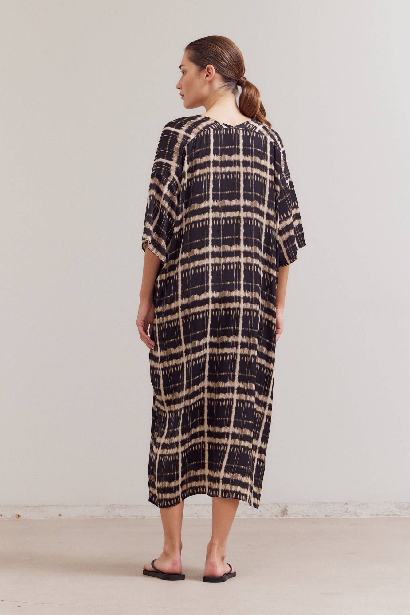 Grade & Gather – wholesale Dress – Women's – 60326PL - SATIN PRINT TUNIC DRESS5