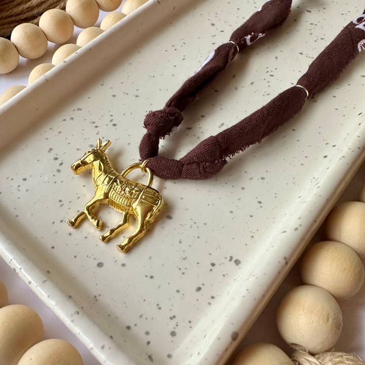 Collana con Ciondolo Bandana | Mule | Ottone per la vendita all'ingrosso da parte di Larra Mirk Design