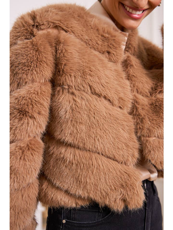 CHOKLATE PARIS - Wholesale Jacket - Women's - Paula short faux fur jacket - Y16831