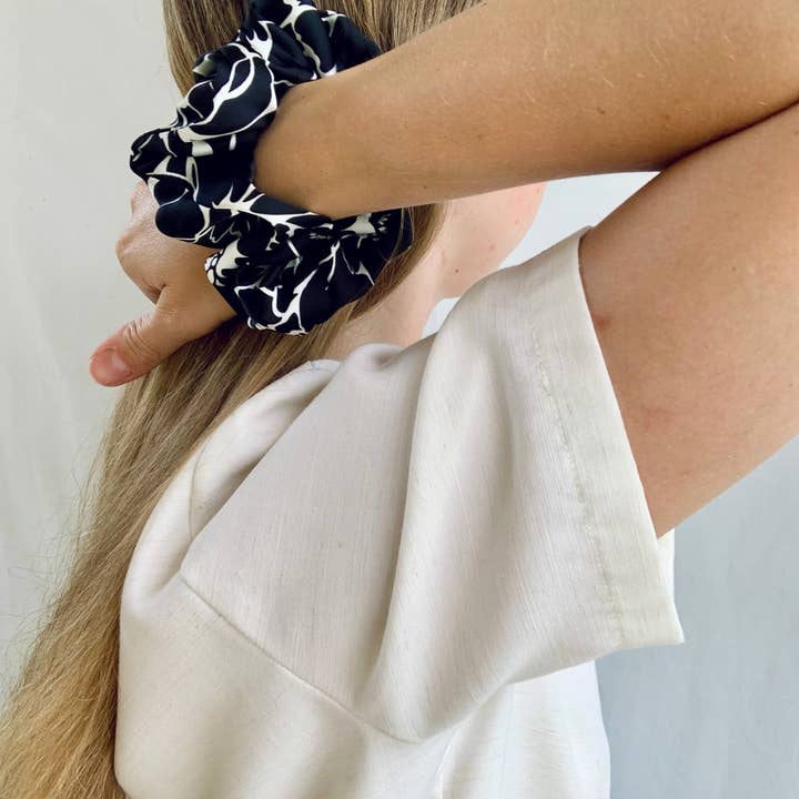 House of Scrunchies - Wholesale Scrunchie - Women’s - Scrunchie - Black/White Flowers - Recycled2