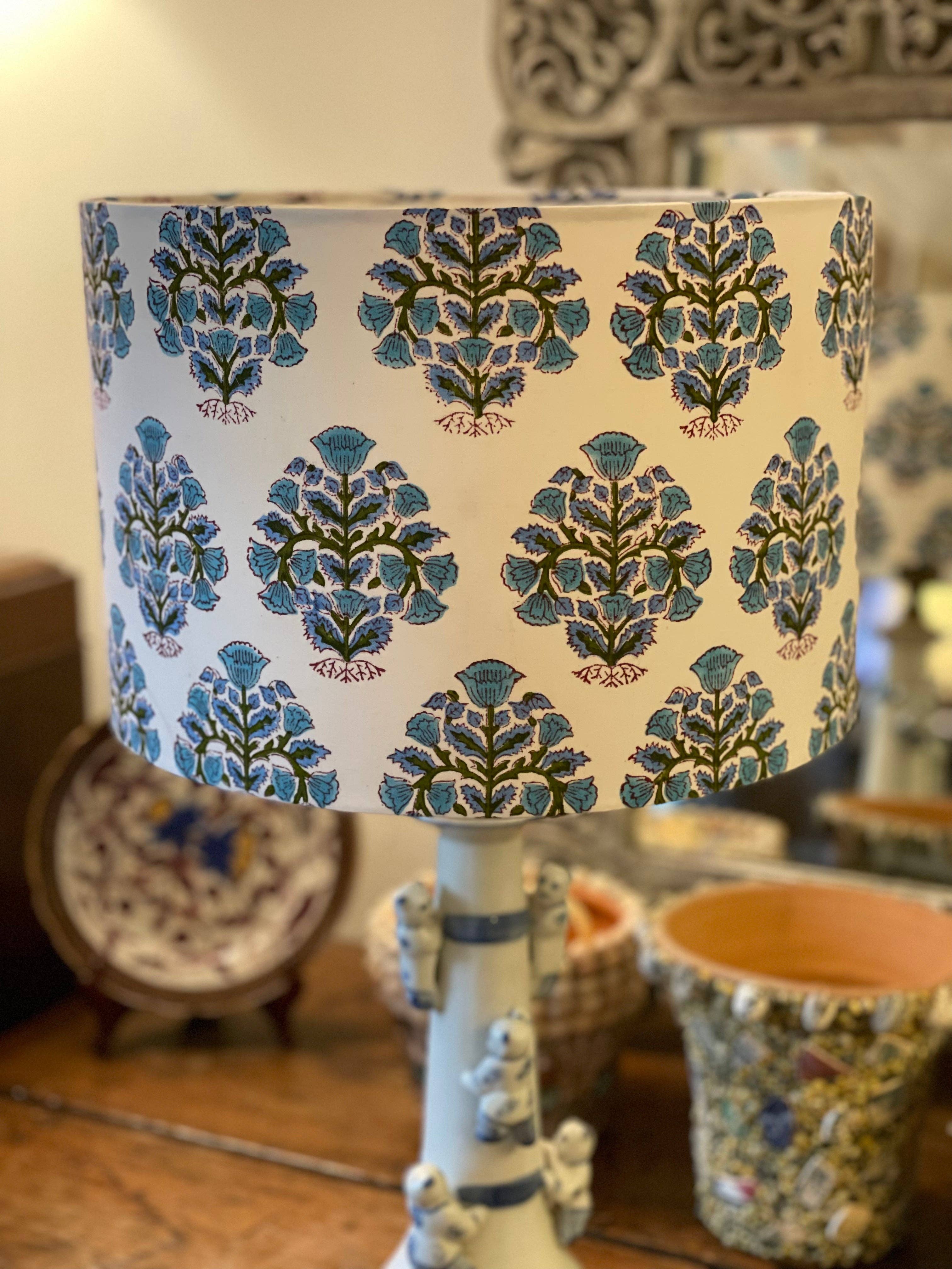 Olive and Limpet - Wholesale Lampenkap - Lampenkap met trommel van 12 inch. Indiase handblokdruk. Vervaagde lapis, groenblauw en diep olijfgroen op ivoor.1