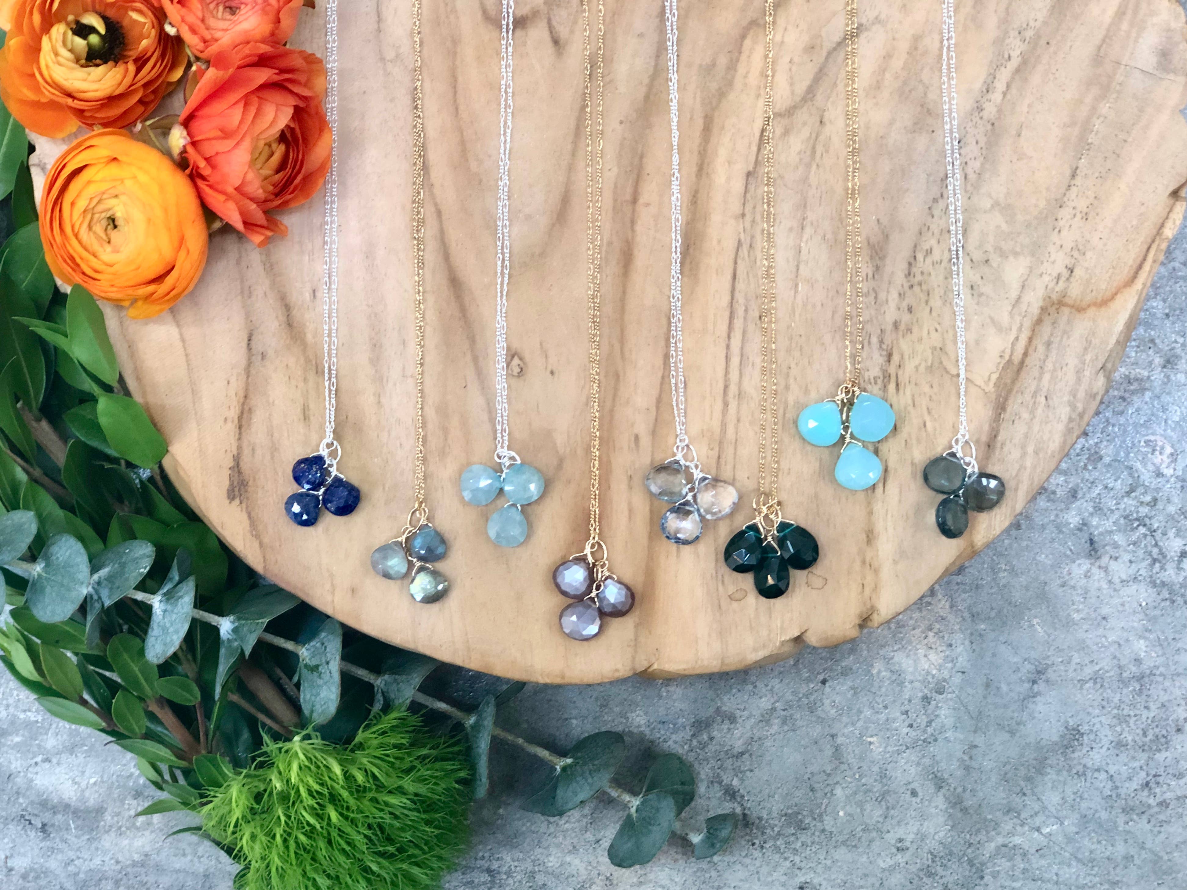 Ruthie and Olive | 3 meals donated for every necklace - Vente Colliers à pendentif - Personne n'est toi et c'est ton pouvoir1