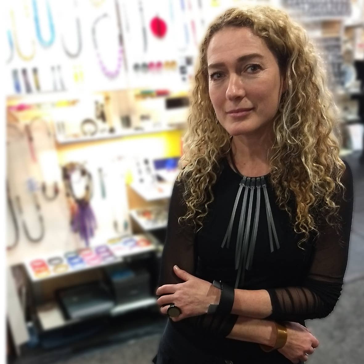 ALEX+SVET – Großhandel Statement-Halsketten – TENERIFFA Gummikette Letzte Stücke5