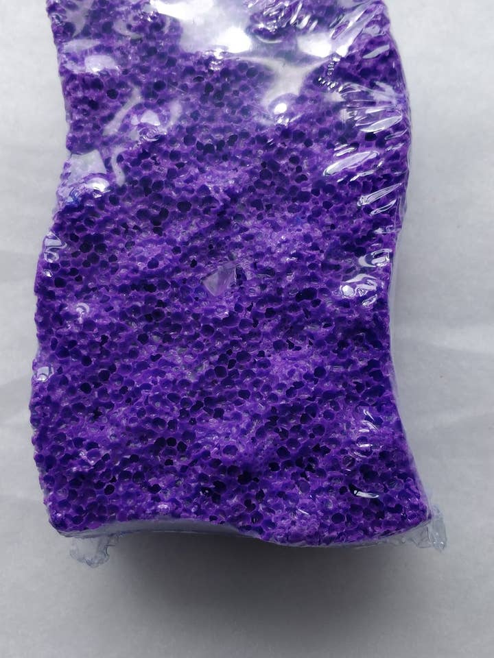 Blauwe frambozen slush Zeep doordrenkte spons Douche spons Bad spons voor wholesale door Witchy Wednesdays