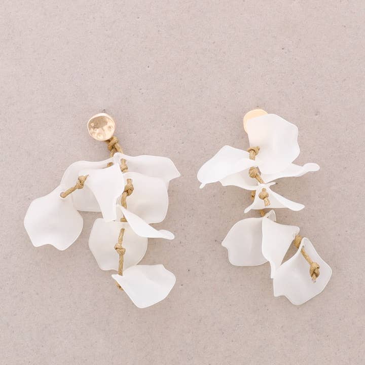 Orecchini pendenti a doppia striscia con petali per la vendita all'ingrosso da parte di Sonata