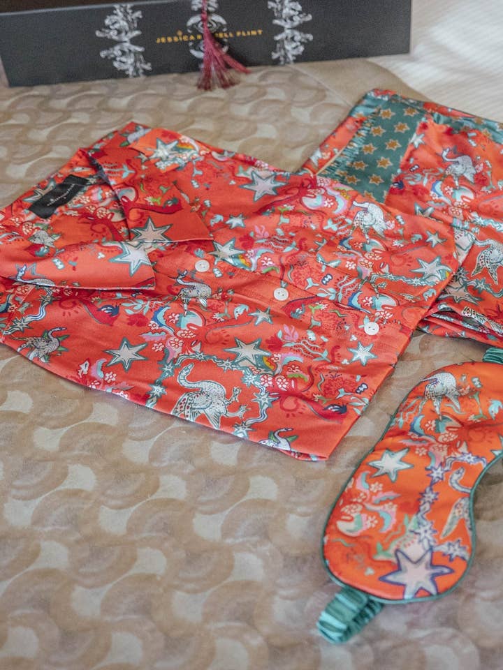 Set Pigiama e Mascherina per Occhi / "Golden Goose" per la vendita all'ingrosso da parte di Jessica Russell Flint