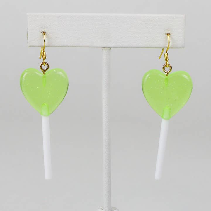 Kleine grüne Lollipop-Ohrringe — Haken aus 14-karätigem Gold, süße Süßigkeiten für den Großhandel von Relume