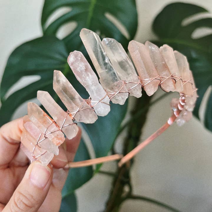 corona in quarzo rosa pastello per la vendita all'ingrosso da parte di Judy & Madeleine