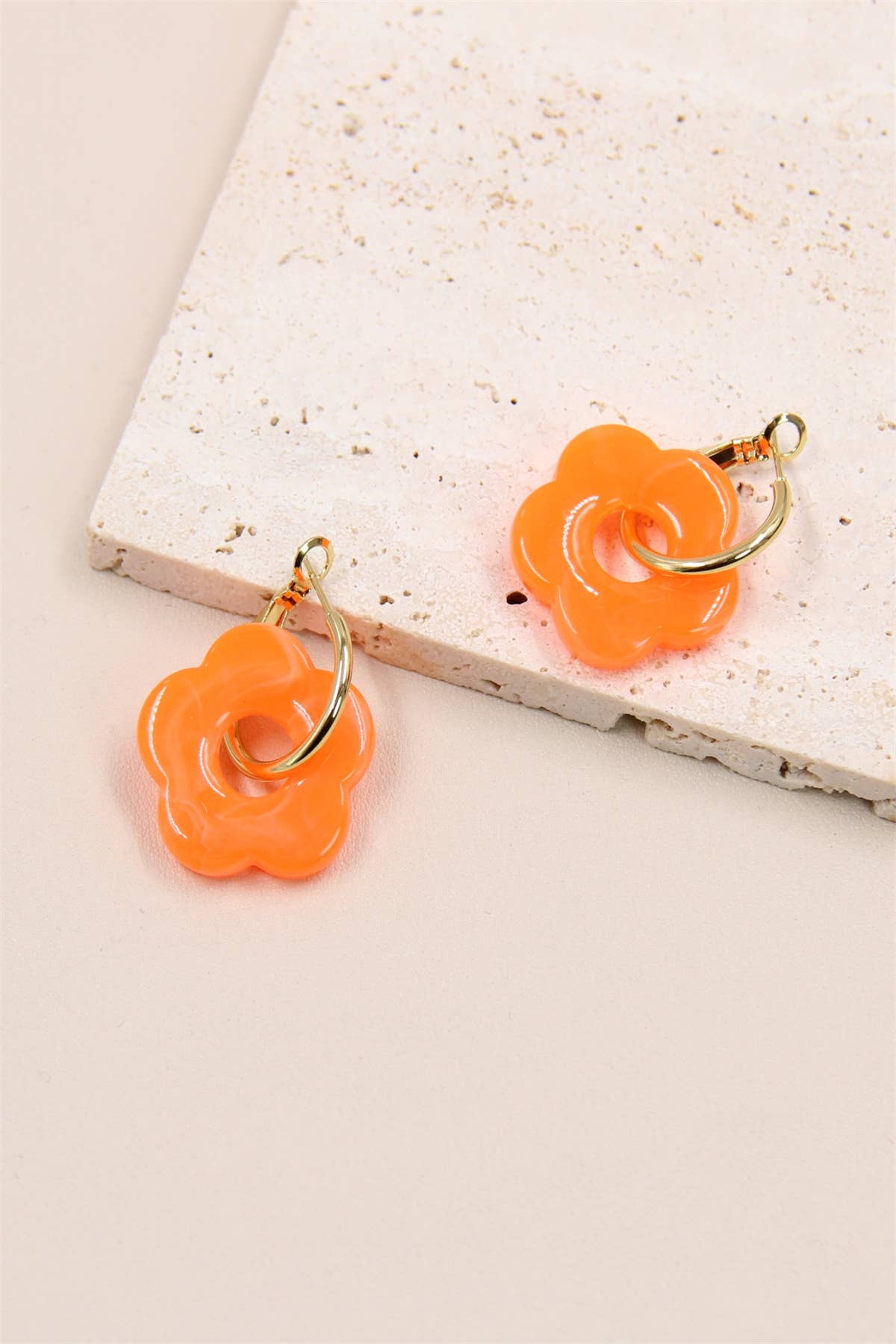 BELLISSIMA BIJOUX – wholesale Dangle earrings – Flower Earrings in Resin and Stainless Steel8