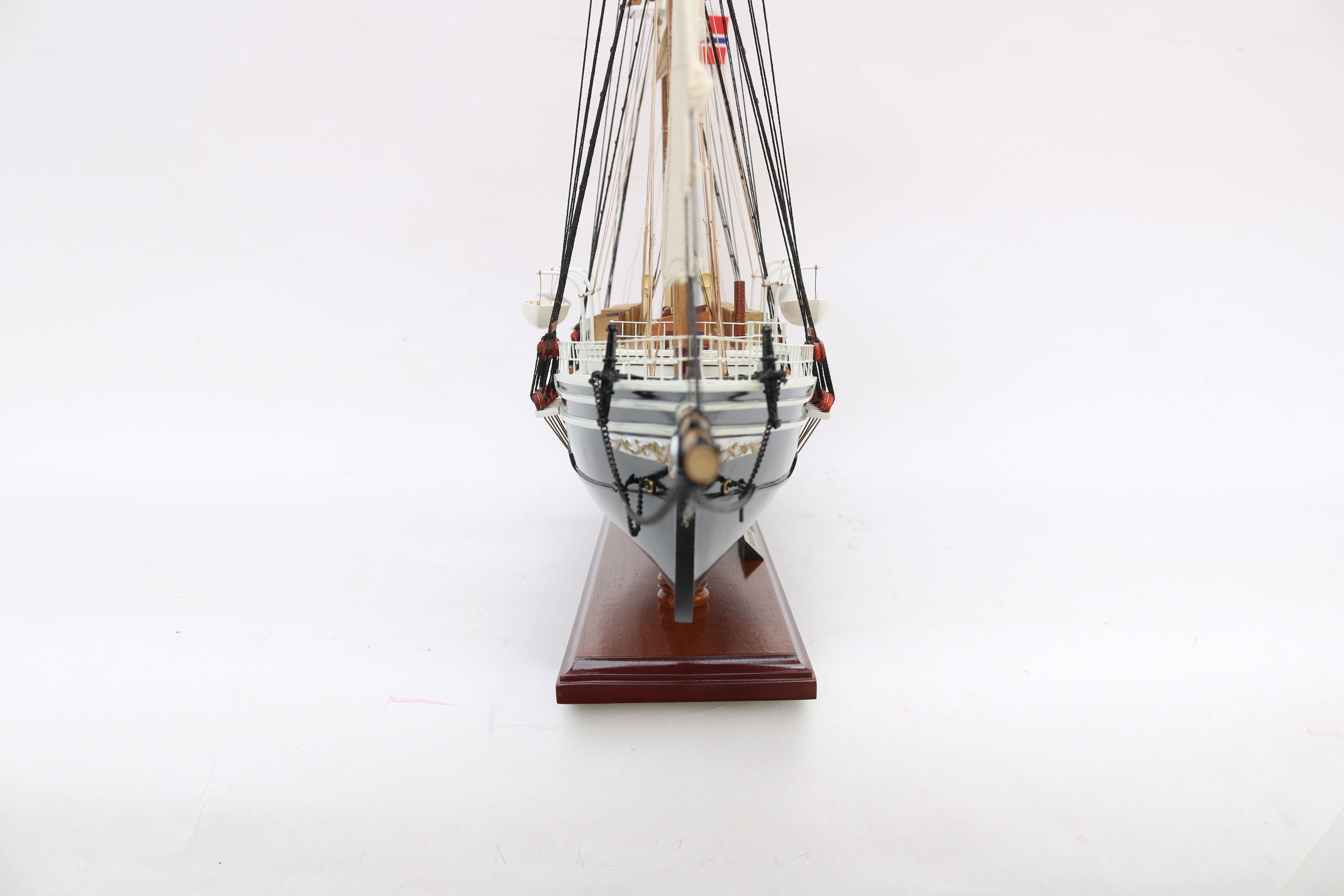 Schuette & Weiss - Vendita all'ingrosso Decorazioni da tavolo - Modello di nave ENDURANCE fatto a mano - Compass Models8