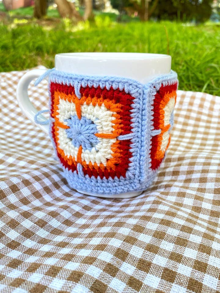 Keramiktasse mit gehäkeltem Granny-Square-Halter für den Großhandel von Honey Art and Nature