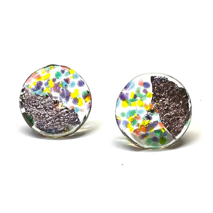 Clous d'oreilles midi en verre et palladium, Kaleidos pour la vente par Helen Chalmers