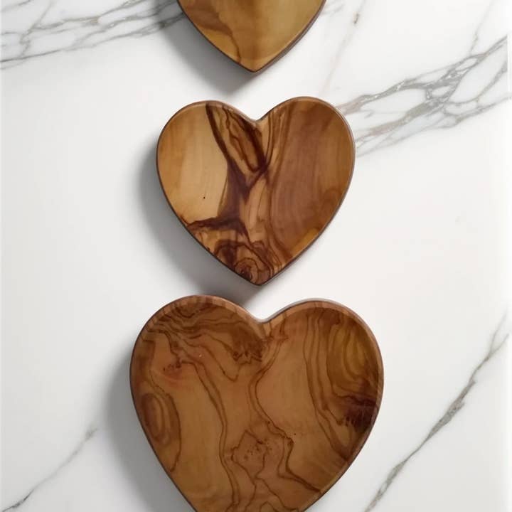 Carré Olive Wood – wholesale Dekorativ tallrik/fat/skål – Olivträ Nestande Hjärtformade Skålar Set om 3 - Presentset