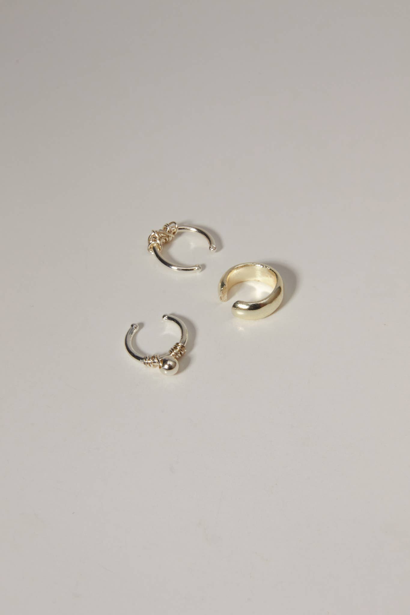 Heliconia Boutique – Brincos de punho/trespasse por atacado – Linea Cuff – Um Favorito do Dia a Dia, Ajustável a Qualquer Orelha4