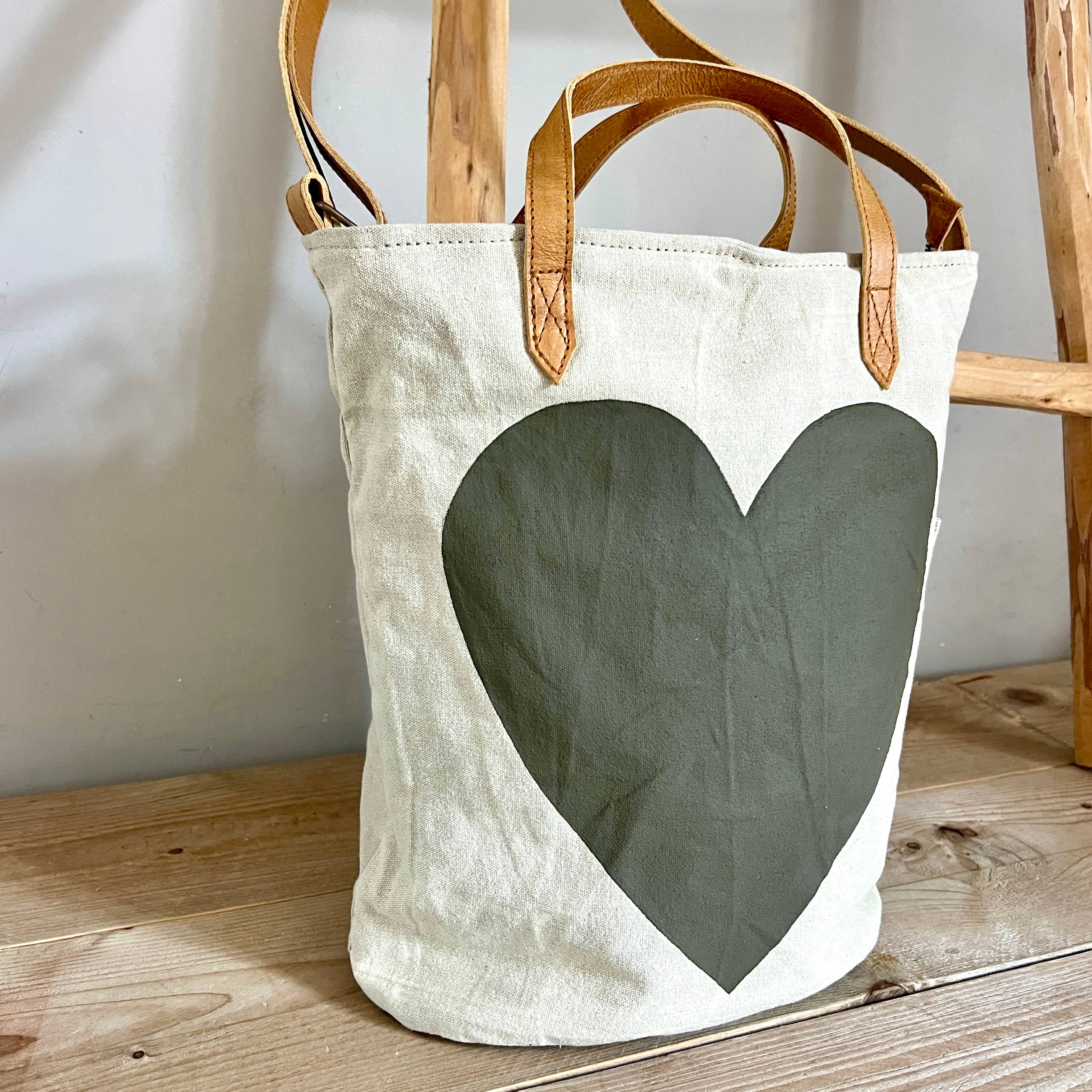 Liefe NL – wholesale Axelväska - Dam – BucketBag hjärta mörk oliv (vintage ljus canvas) NY1