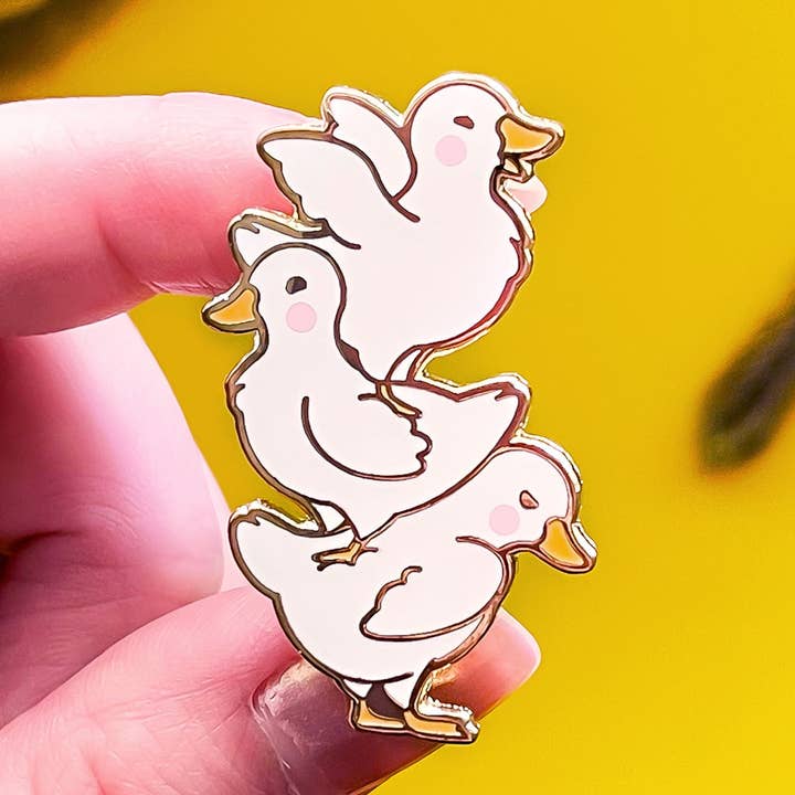 Mini-Enten Quack Stack Emaille-Pin für den Großhandel von Alum and Ink