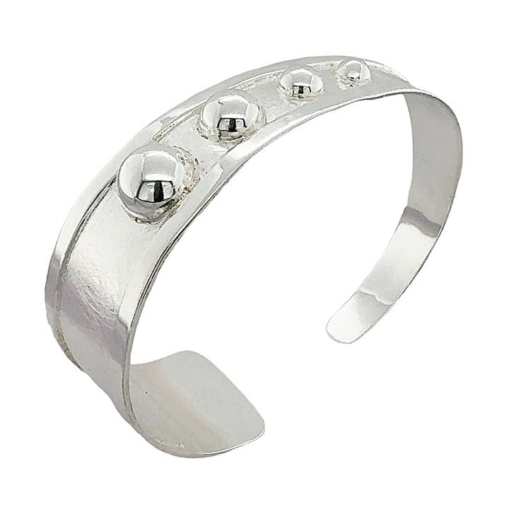 MANSCHETT MED PÄRLOR I STERLING SILVER för wholesale av Balaam Design