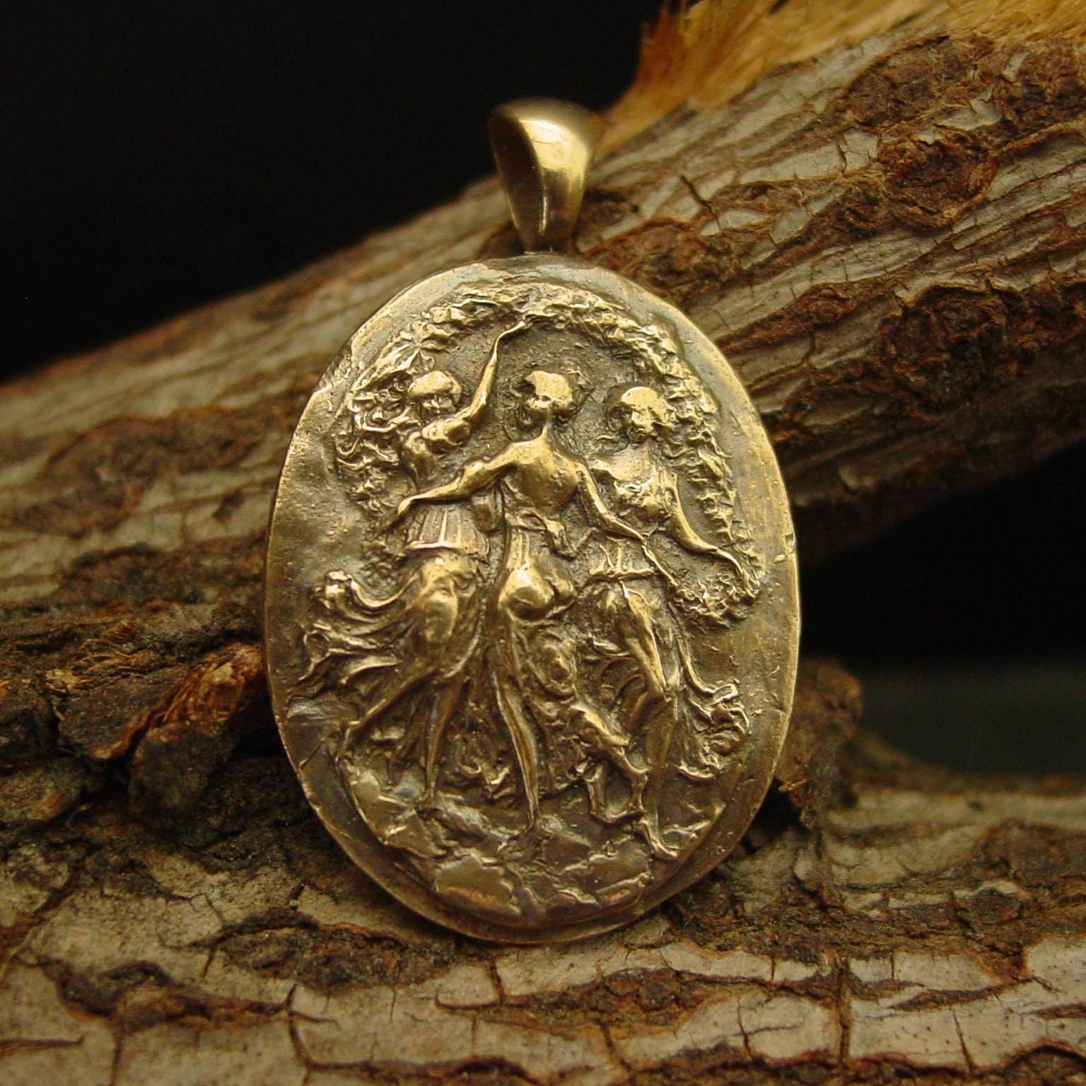 Vis a Vis Jewelry - Wholesale Individual Charm/Pendant - The Three Graces Cameo Pendant0